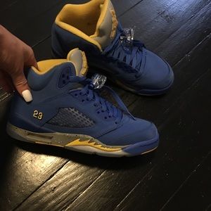 Retro Jordan size 5youth - 7 in women’s